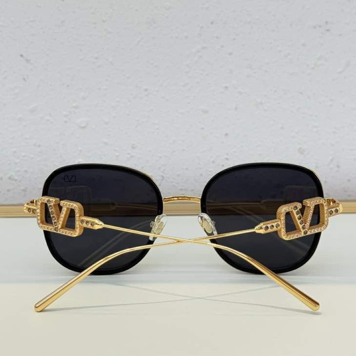 Picture of Valentino Sunglasses _SKUfw75731588fw